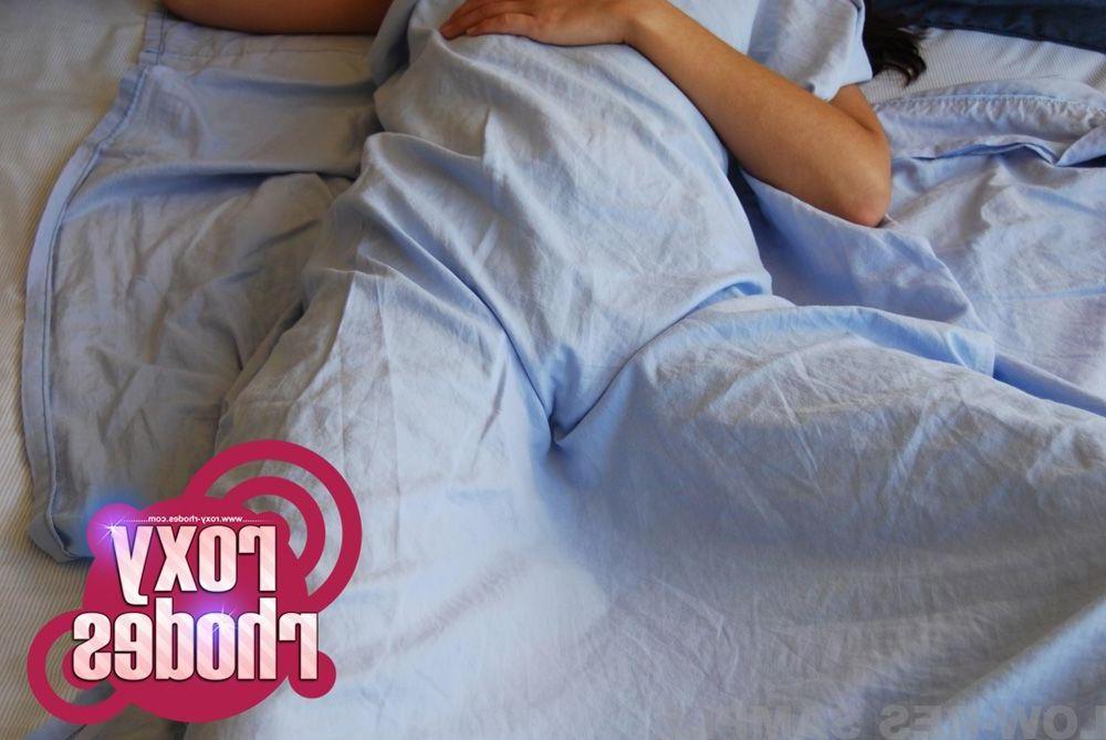15P Pictures of Roxy Rhodes sleeping in the nude