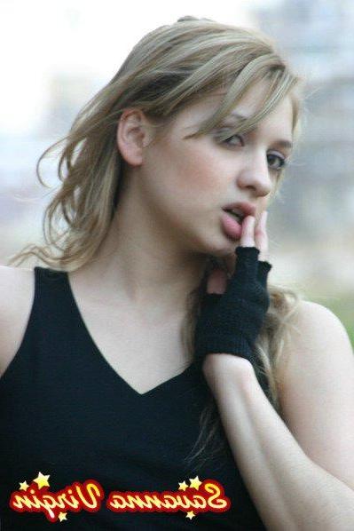 16P Pictures of Savanna Virgin taking her top off in the back yard