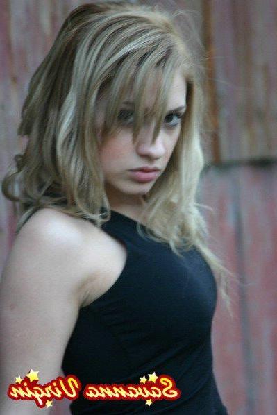 16P Pictures of Savanna Virgin taking her top off in the back yard