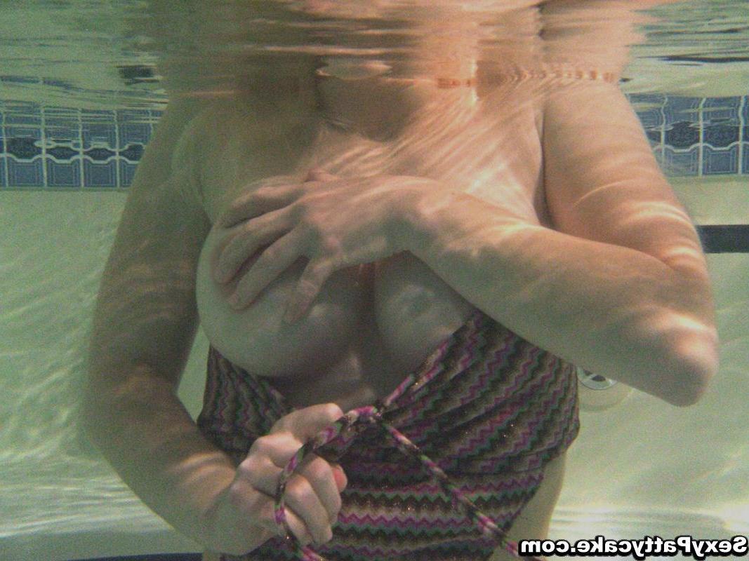 16P Pictures of teen girl Pattycake getting all wet for you