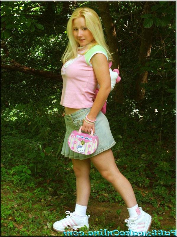 16P Pictures of Pattycake showing her cuteness in the woods