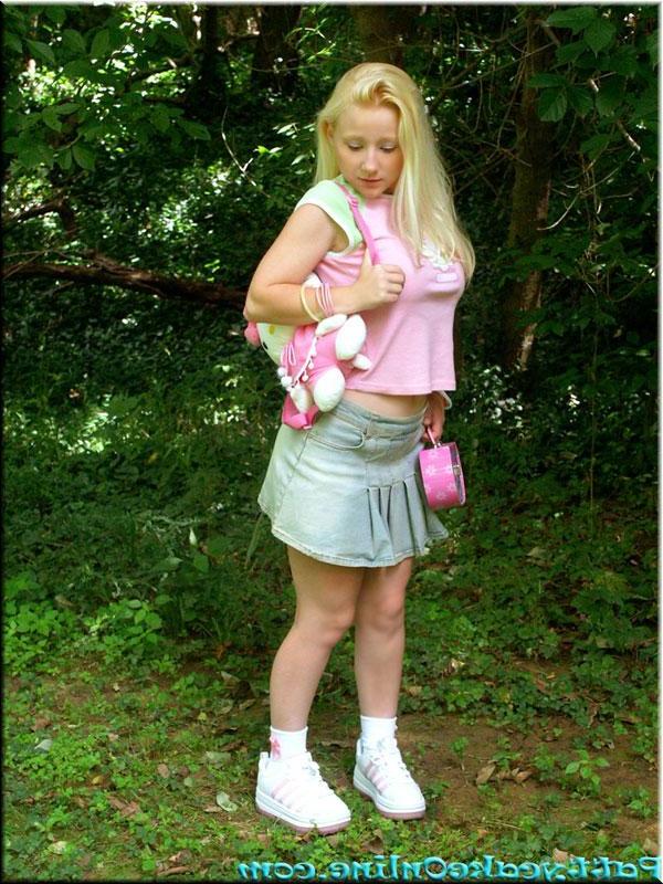 16P Pictures of Pattycake showing her cuteness in the woods