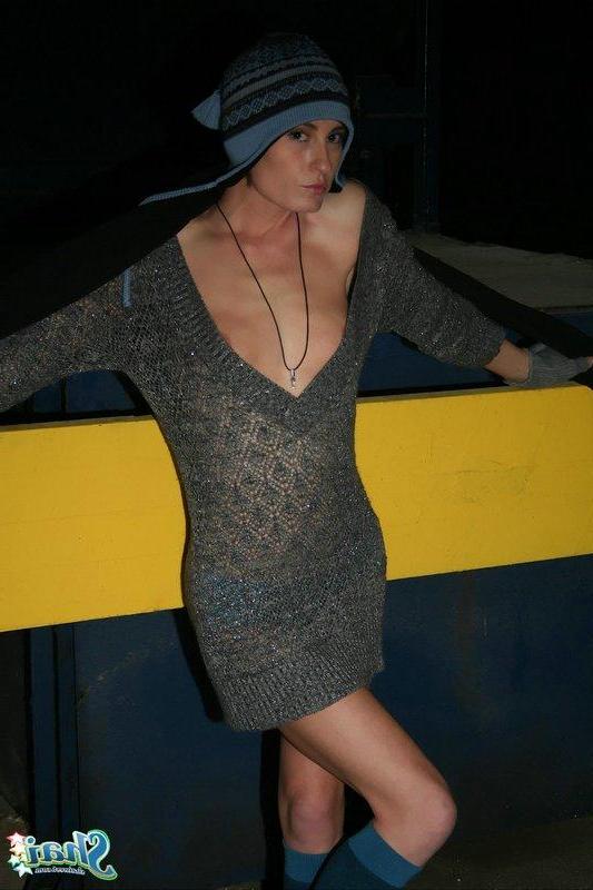 20P Pictures of Shai West rubbing her pussy outside