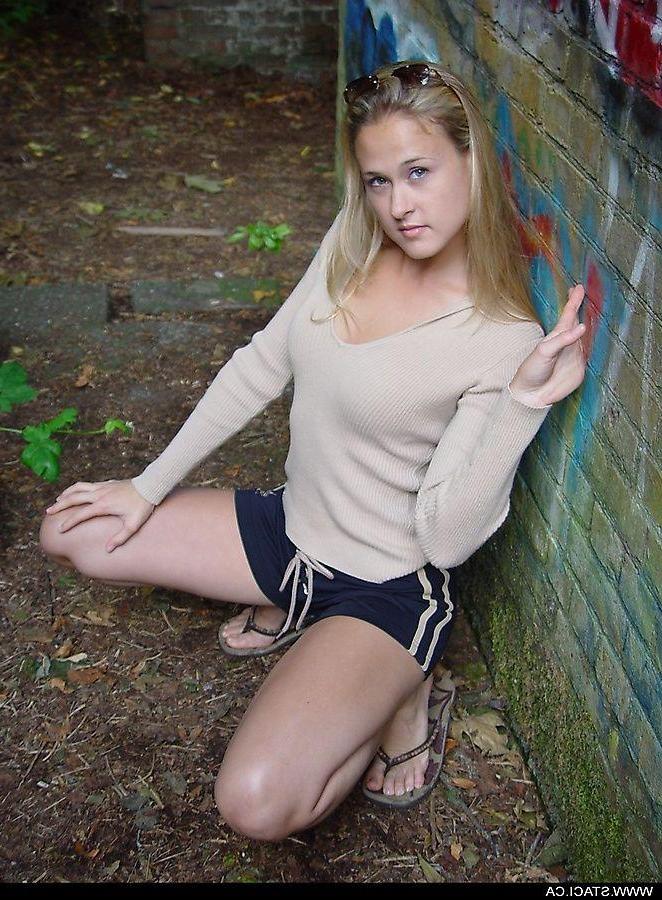 20P Pictures of teen chick Staci.ca getting nude outside