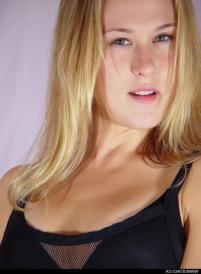 20P Pictures of teen Staci.ca stripping nude for sex