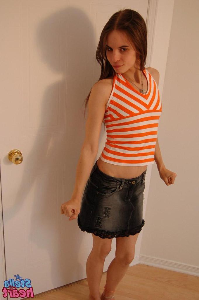 15P Pictures of Stella Heart stripping nude for sex