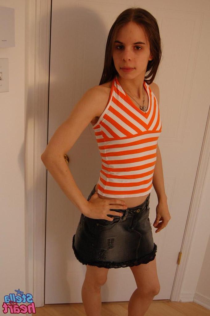 15P Pictures of Stella Heart stripping nude for sex