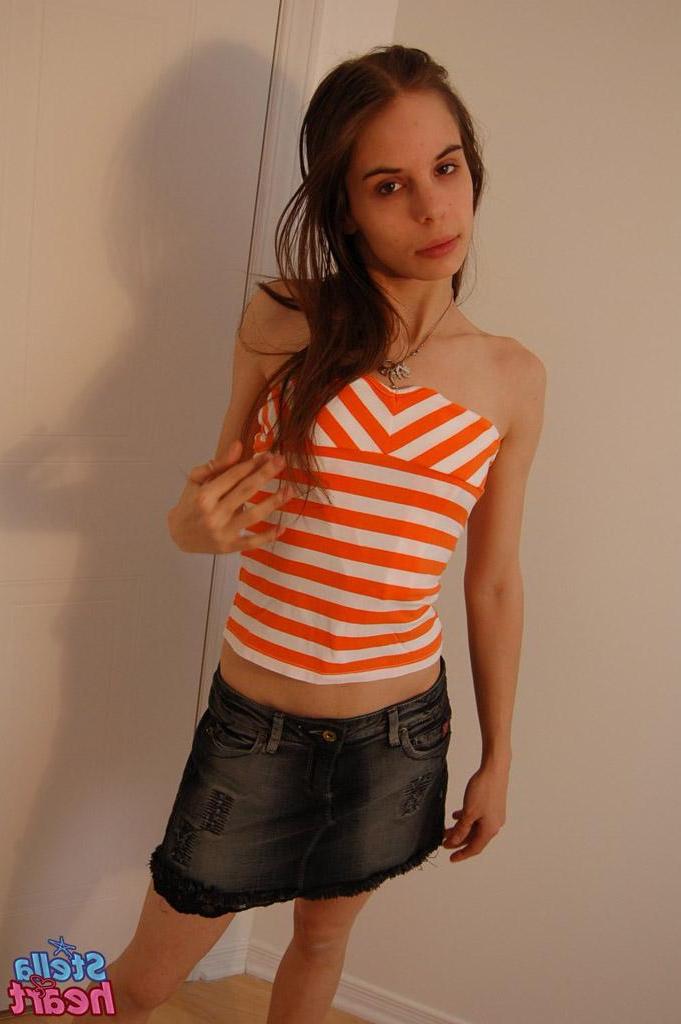 15P Pictures of Stella Heart stripping nude for sex