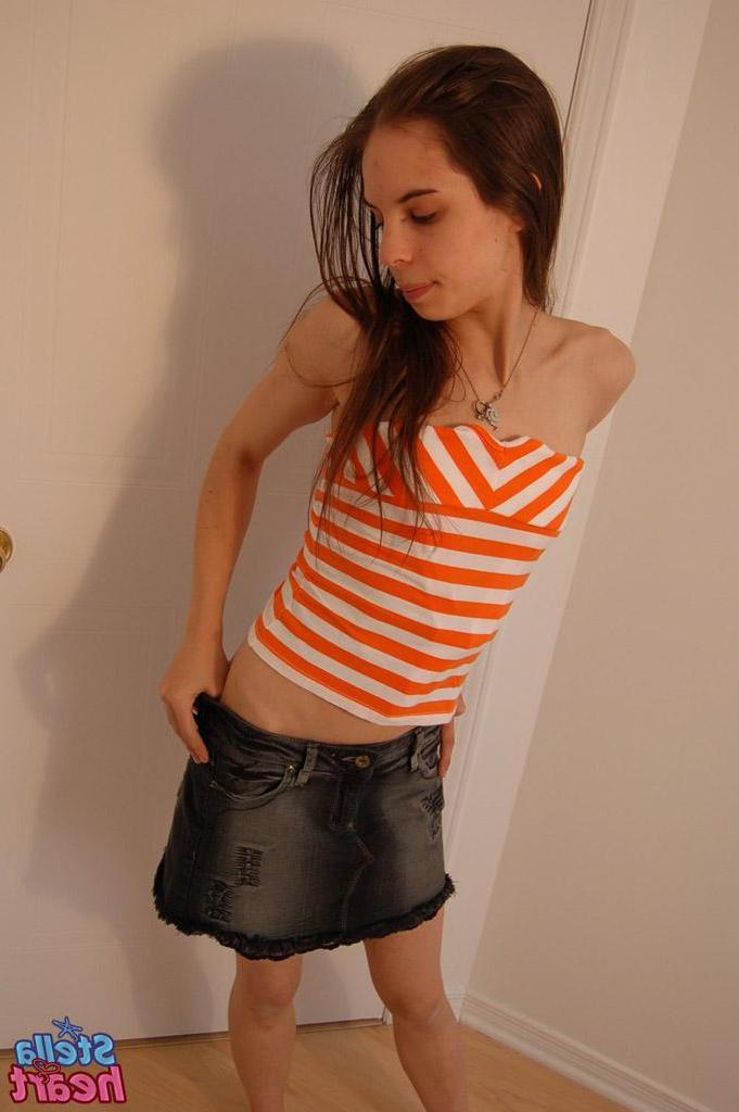 15P Pictures of Stella Heart stripping nude for sex