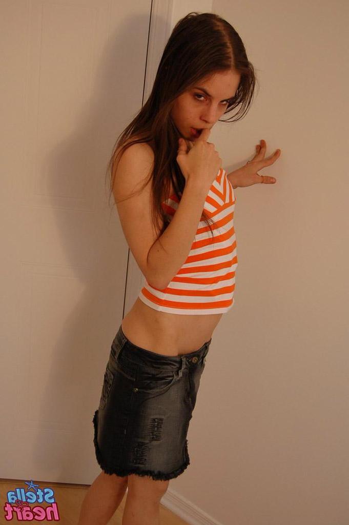 15P Pictures of Stella Heart stripping nude for sex