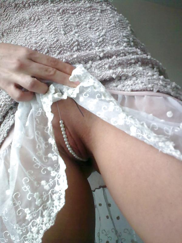 10P Upskirt pussy pics