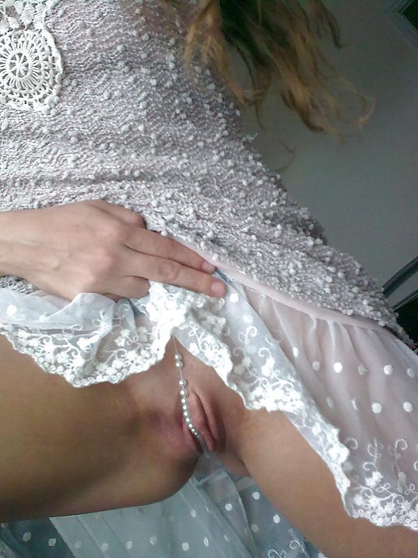 10P Upskirt pussy pics