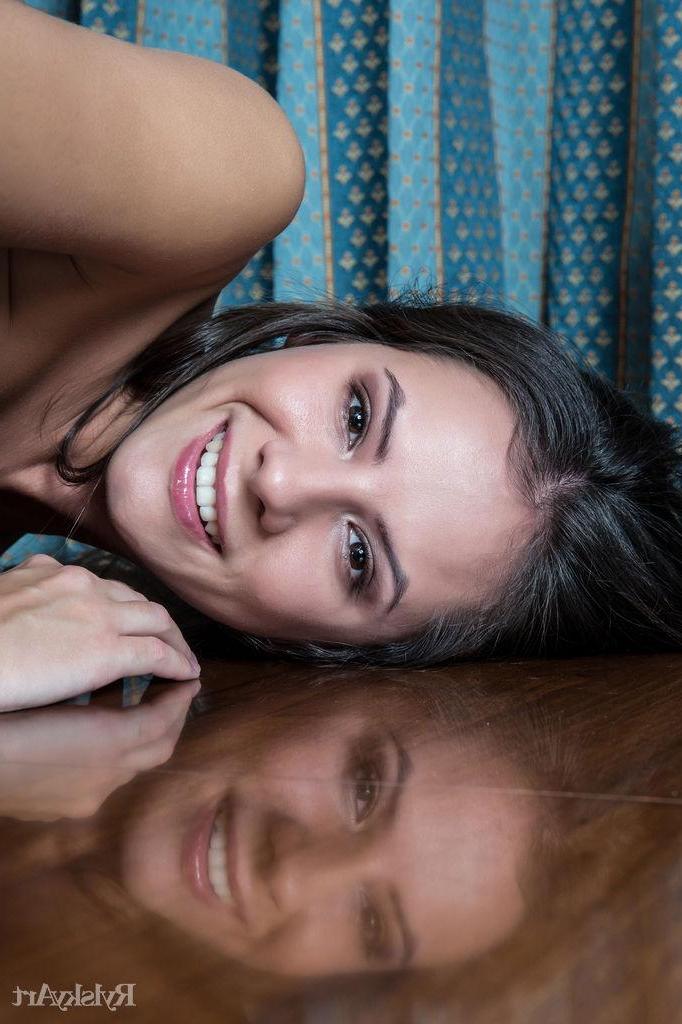 16P Brunette hottie Swan A shows you every inch of her nude body