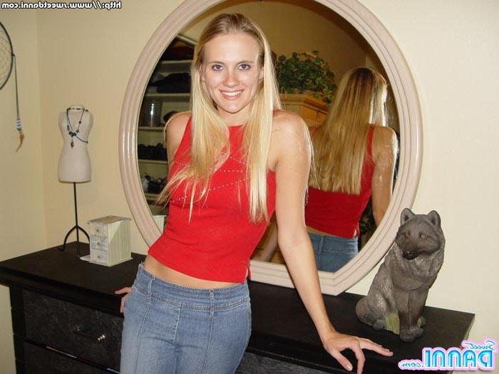 15P Pictures of teen hottie Sweet Danni hanging out in her undies