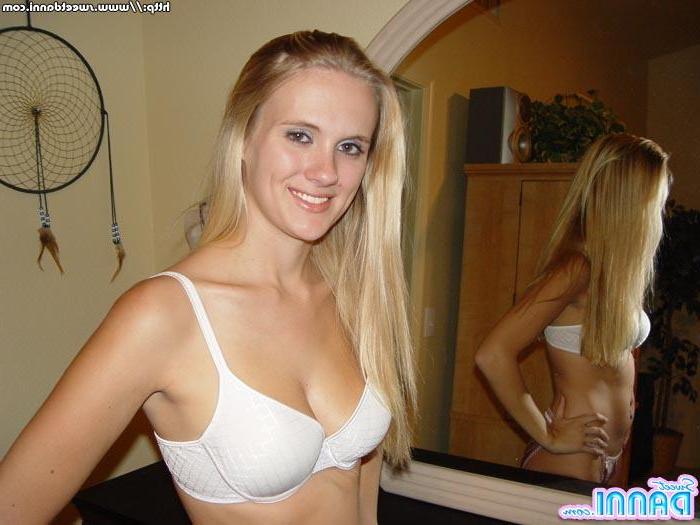 15P Pictures of teen hottie Sweet Danni hanging out in her undies
