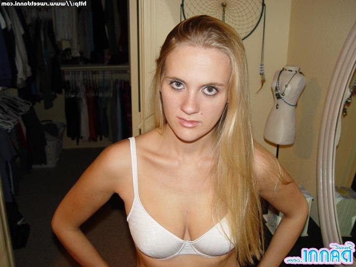 15P Pictures of teen hottie Sweet Danni hanging out in her undies