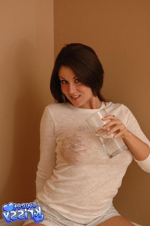 12P Busty babe Sweet Krissy gets her t-shirt all wet