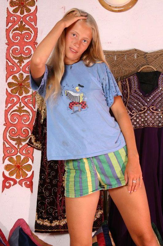 15P Pictures of teen cutie Sweet Paige nude and horny for you