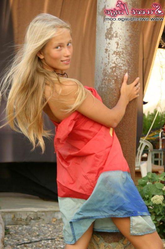 15P Pictures of teen cutie Sweet Paige totally nude and ready to shag