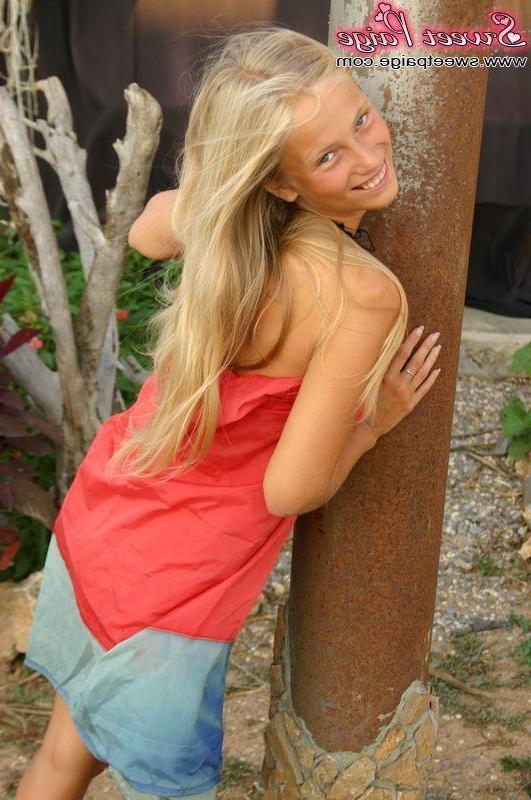 15P Pictures of teen cutie Sweet Paige totally nude and ready to shag