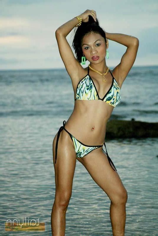 20P Pictures of Tailynn teasing in a bikini