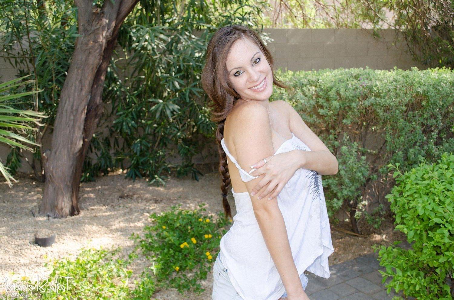 15P Gorgeous hottie Talia Shepard gets hot outside and decides to strip nude