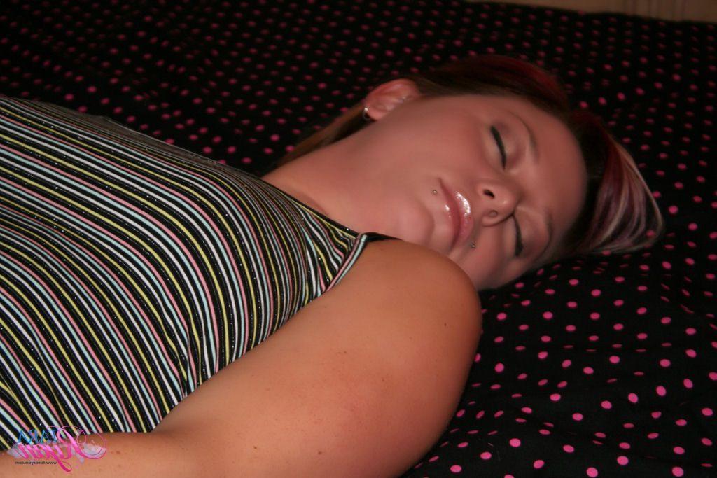 20P Pictures of teen hottie Tara Ryan shoving a vibrator up her wet pussy