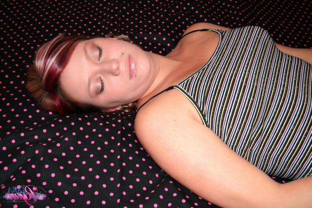 20P Pictures of teen hottie Tara Ryan shoving a vibrator up her wet pussy