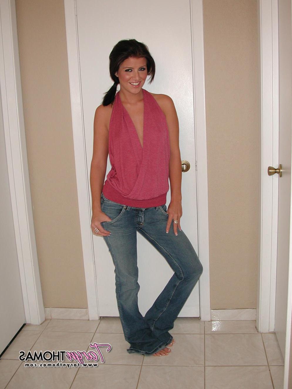 13P Pictures of Taryn Thomas stripping nude for you