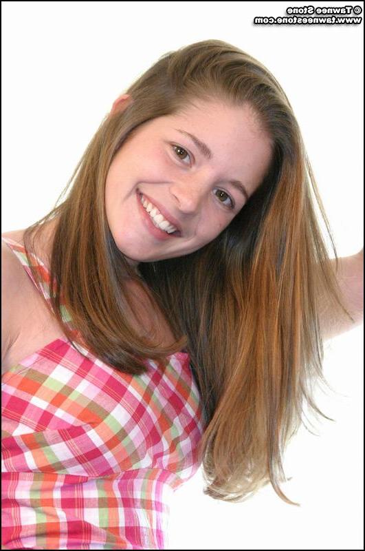 20P Pictures of Tawnee Stone stripping nude for you
