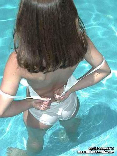 18P Tawnee nude in a pool