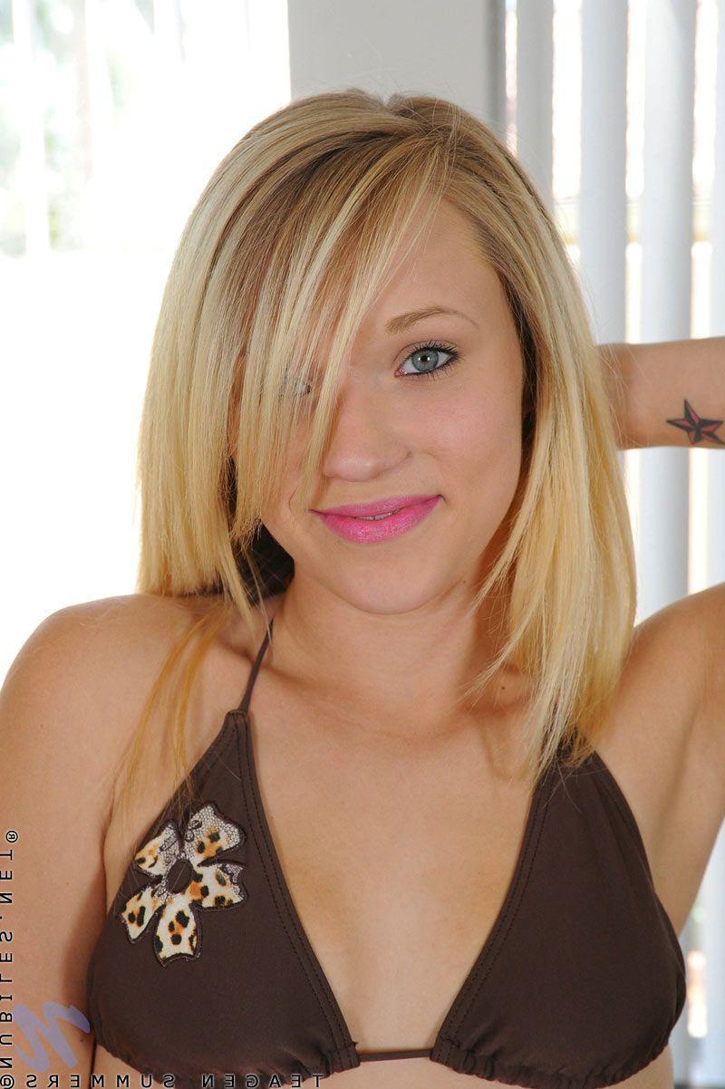 15P Pictures of Teagan Summers vibrating her beautiful clit