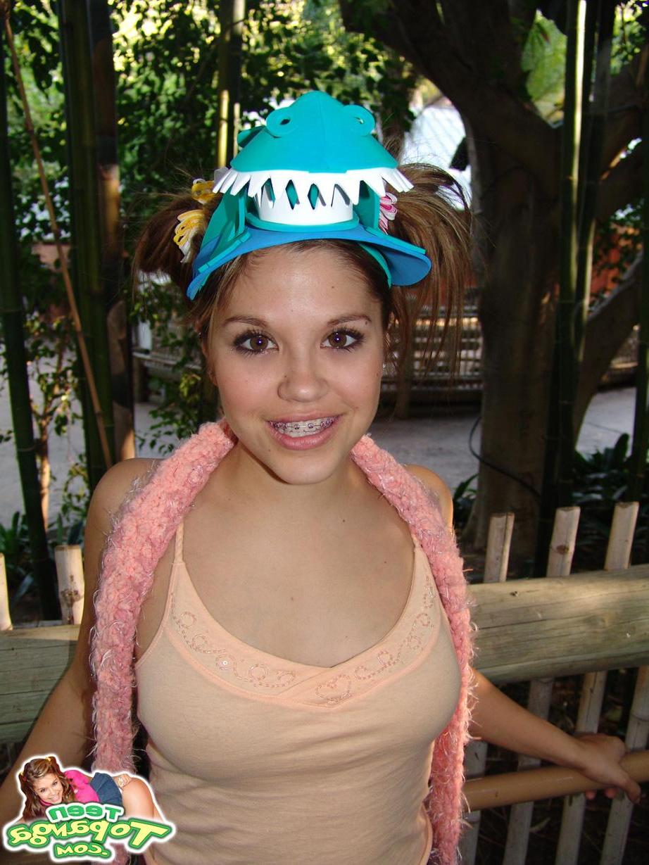 18P Pictures of Teen Topanga messing around at a zoo