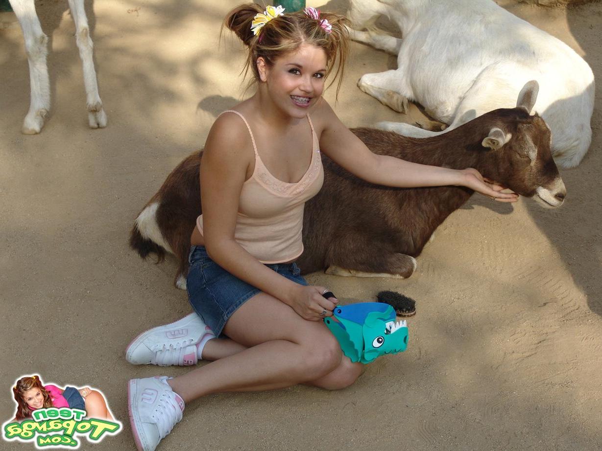 18P Pictures of Teen Topanga messing around at a zoo