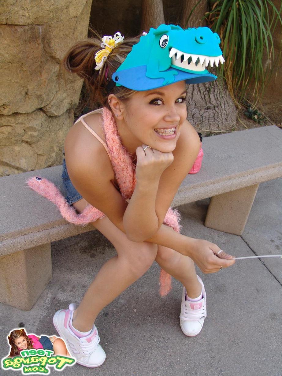 18P Pictures of Teen Topanga messing around at a zoo