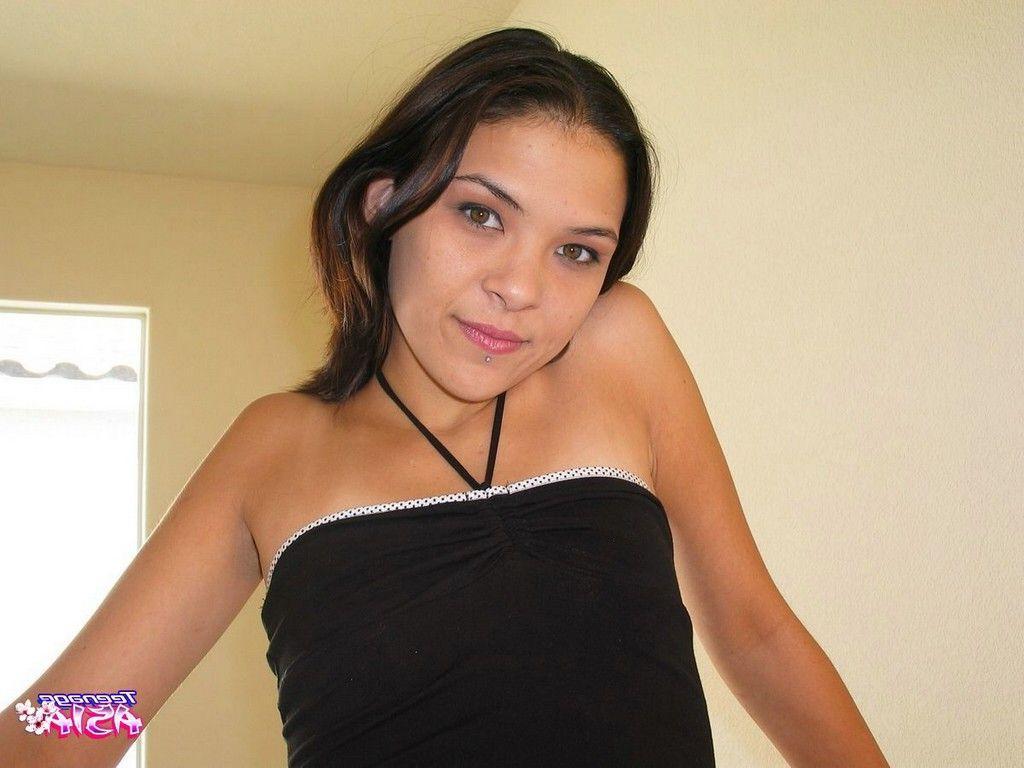 17P Pictures of teen model Teenage Asia flaunting in her underwear