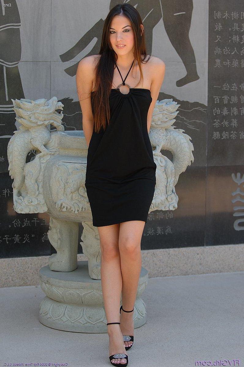 20P Pics of Esra showing some upskirt pussy outside