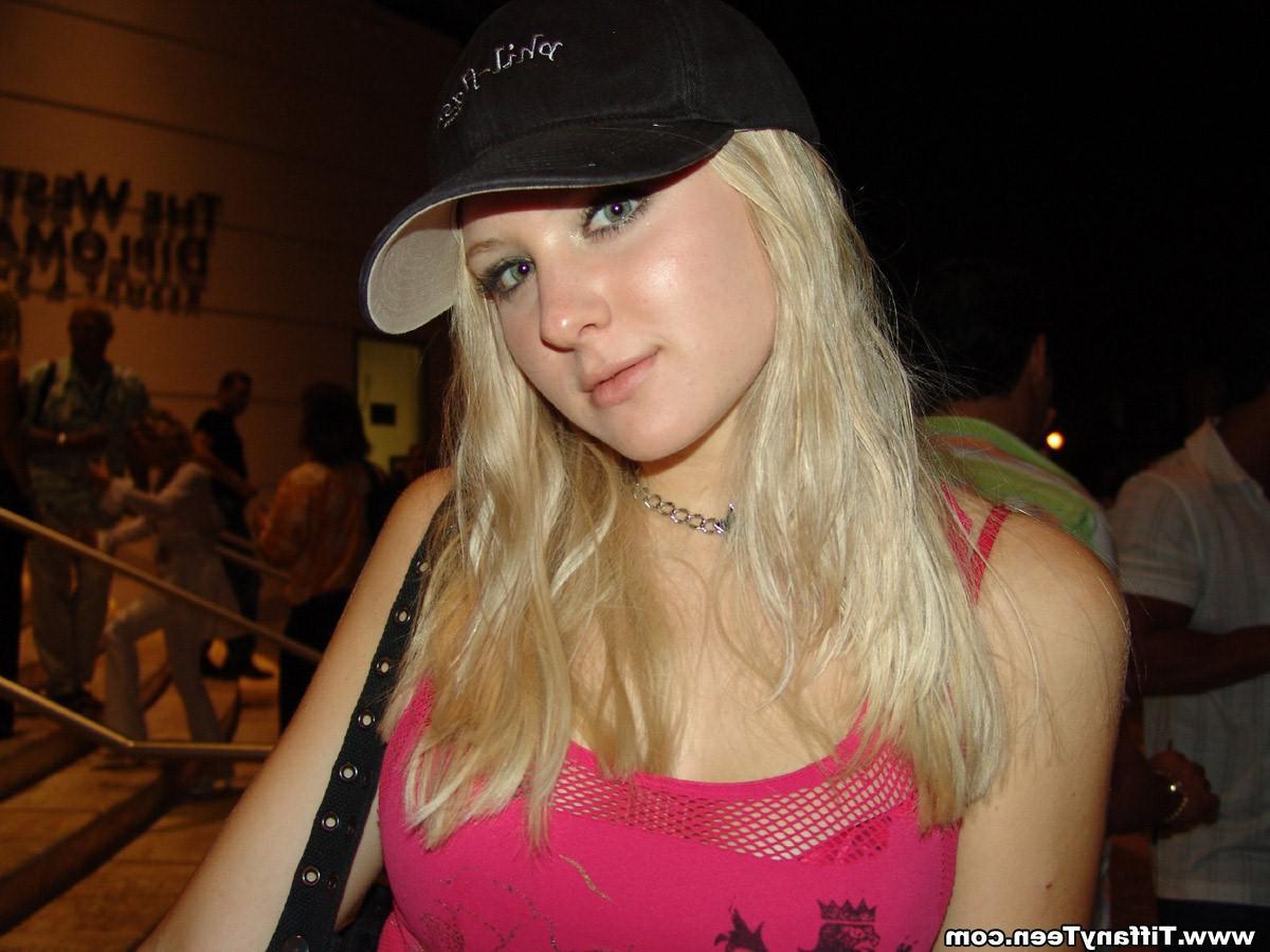 15P Tiffany doing her thing at a convention in 2005