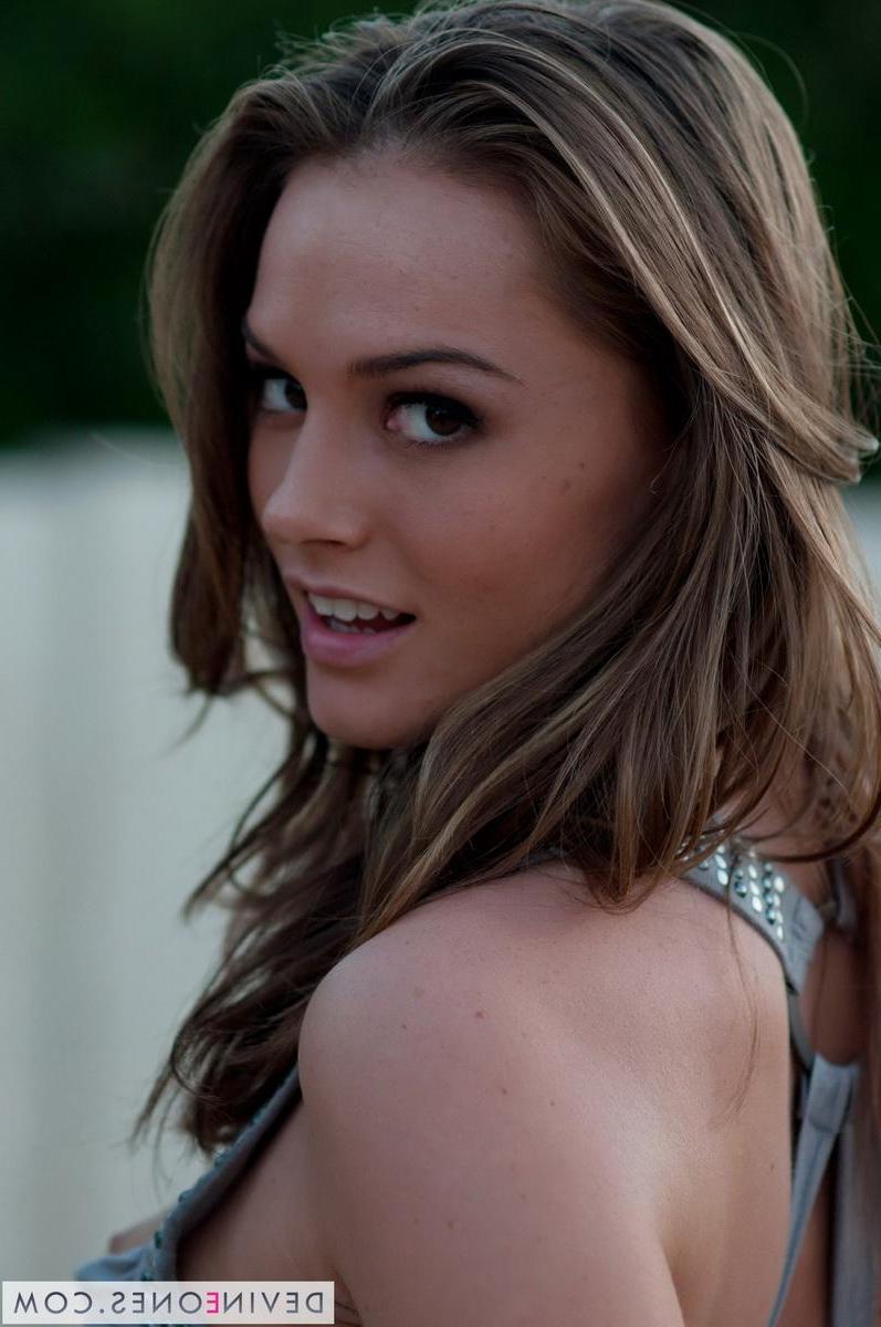 19P Pictures of hot teen girl Tori Black flashing her tits outside