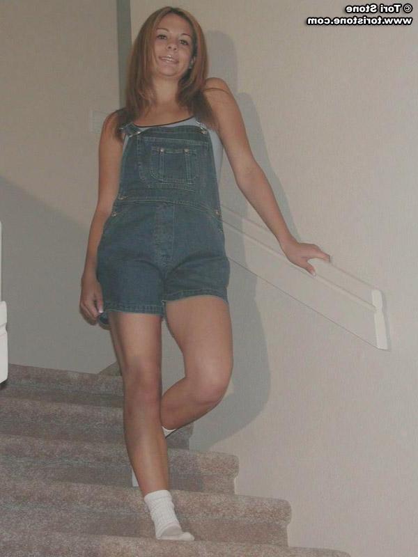 20P Pictures of Tori Stone stripping nude for you