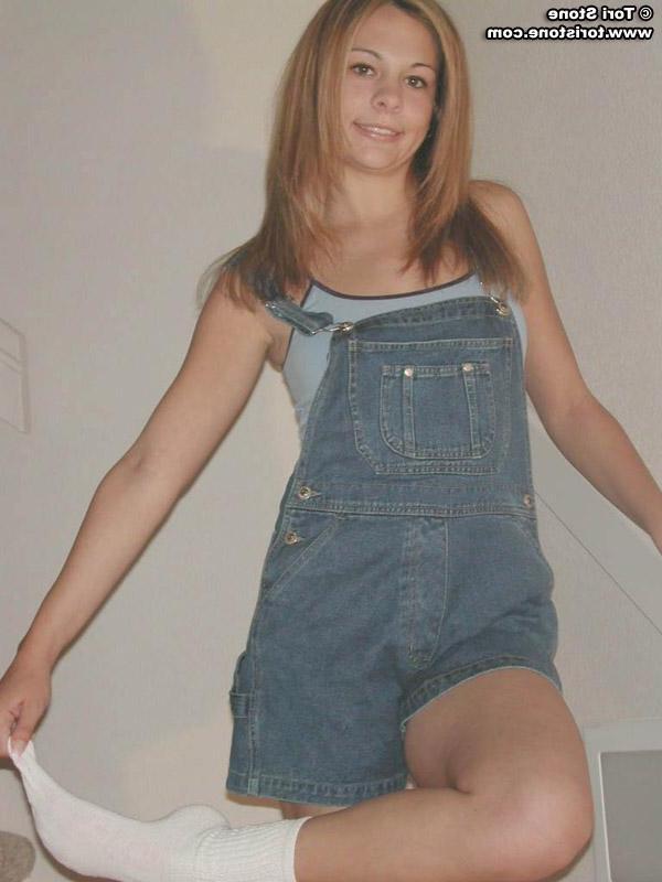 20P Pictures of Tori Stone stripping nude for you