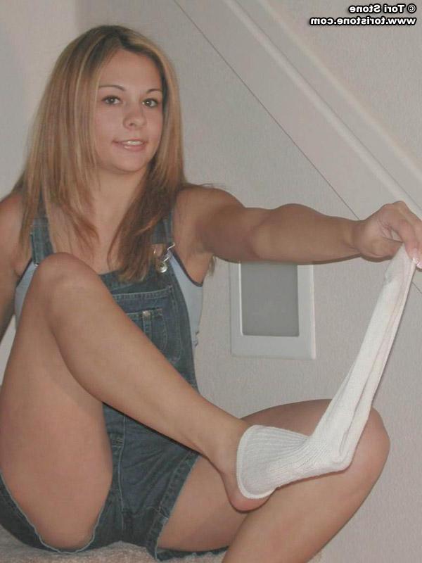 20P Pictures of Tori Stone stripping nude for you