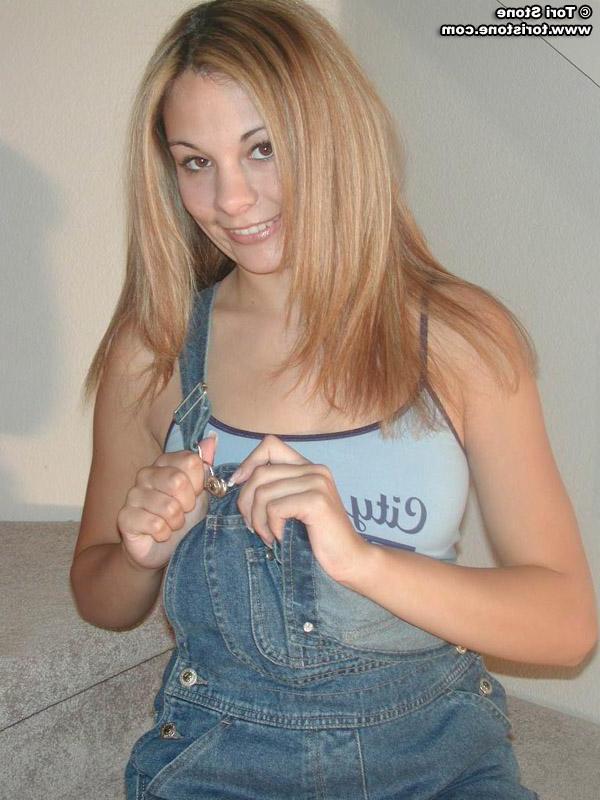 20P Pictures of Tori Stone stripping nude for you