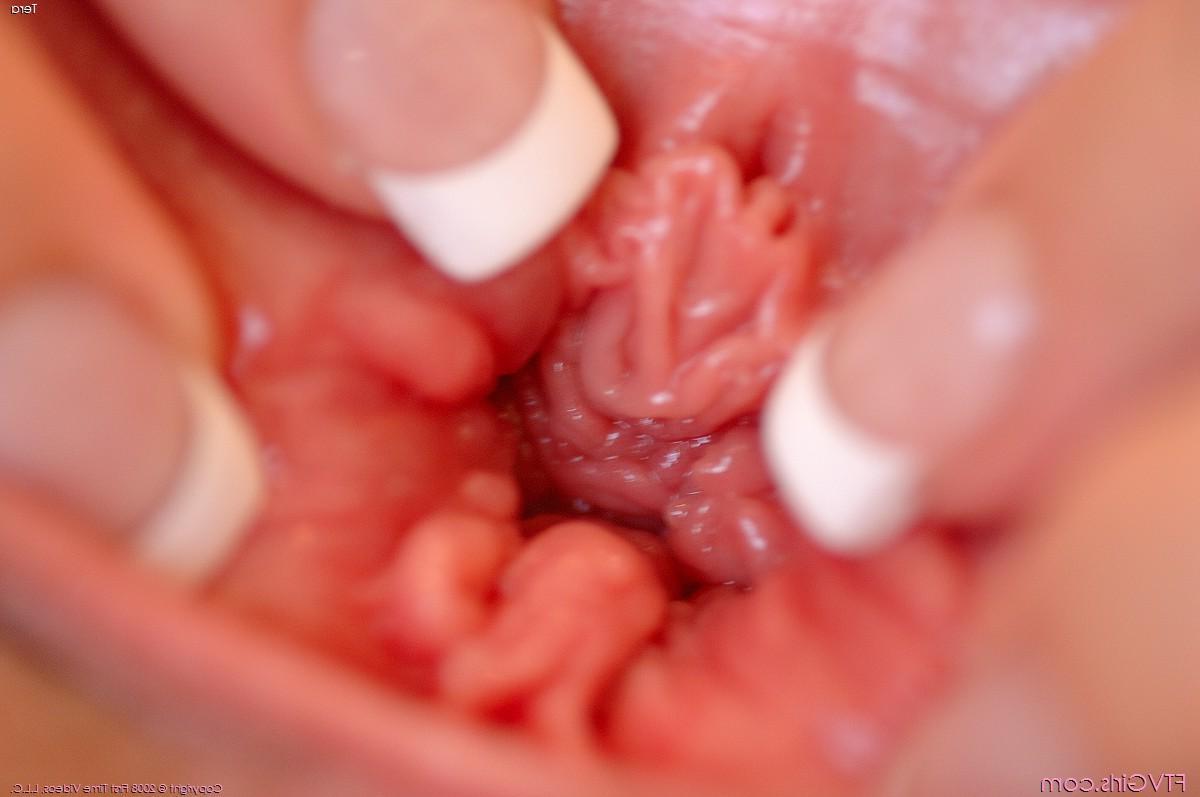 20P Pictures of Tristan Kingsley fingering her hole for you