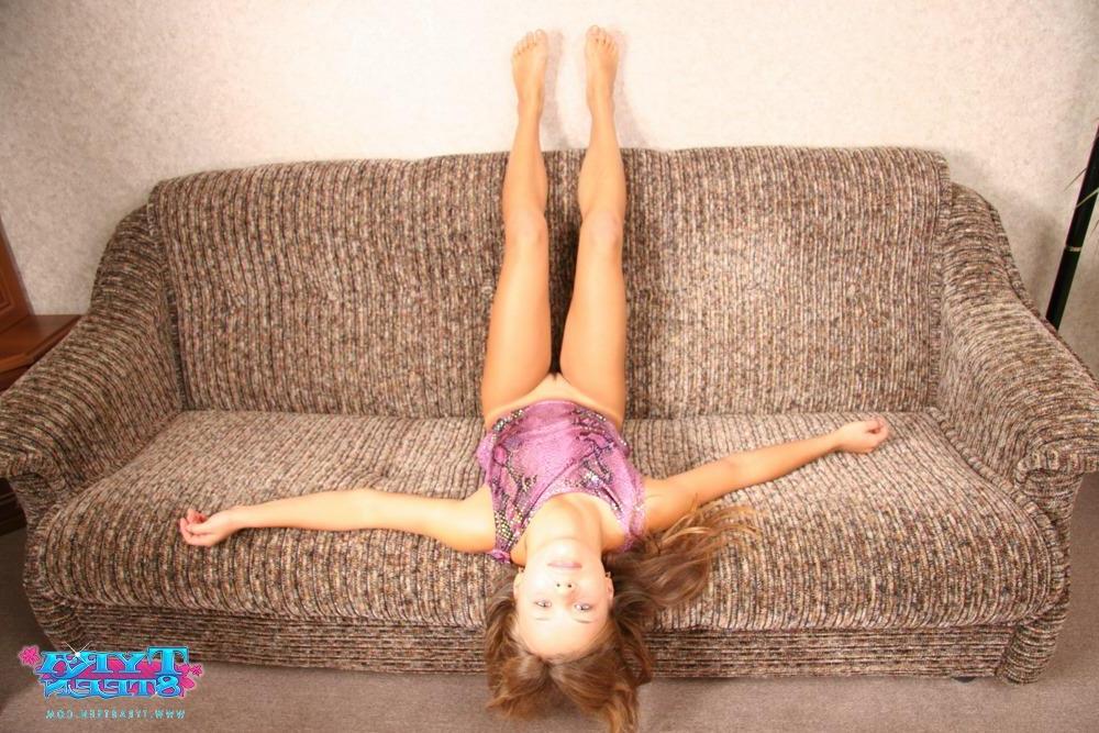 15P Pictures of teen amateur Tyra 8Teen getting all nude for you