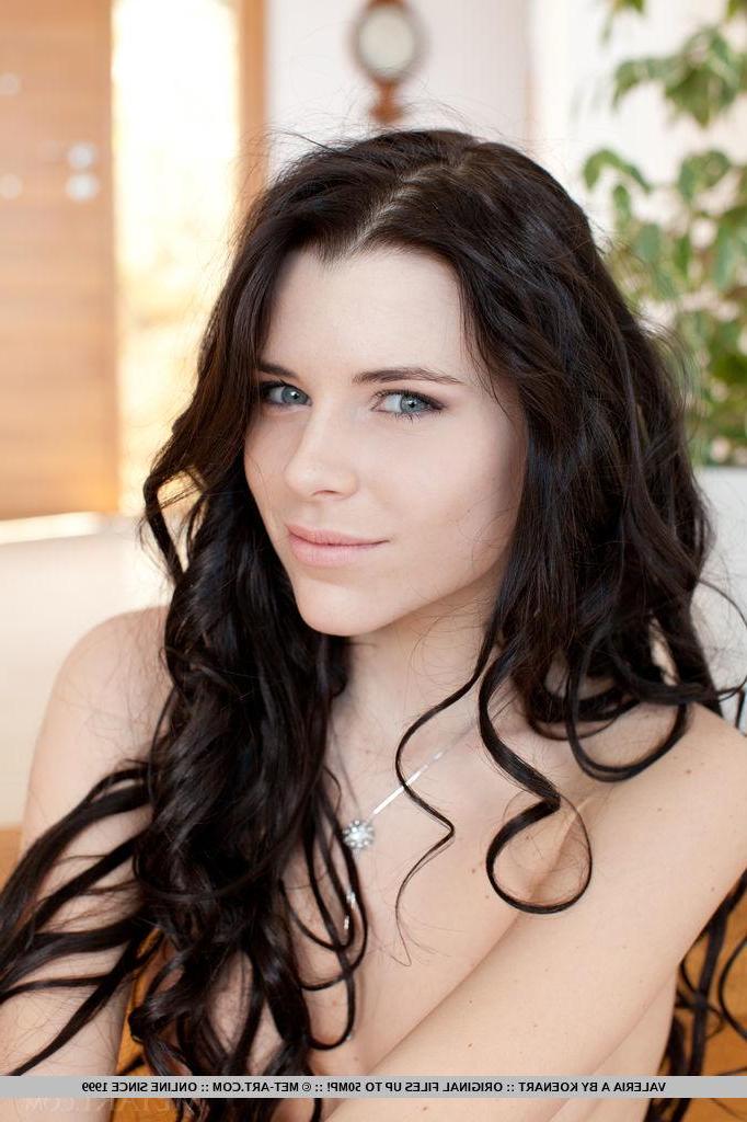 18P Valeria A strips off her white lace to reveal her tight nude body