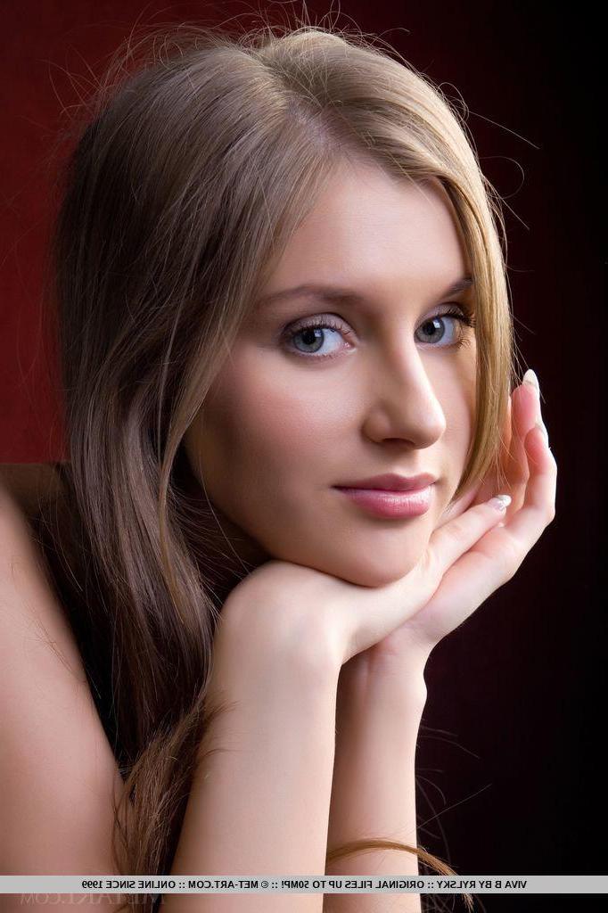 18P Blonde beauty Viva B strips out of her red lingerie to display her incredible nude body