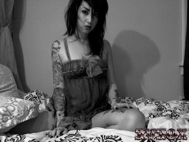 12P Pictures of Xo Eve showing off in black and white
