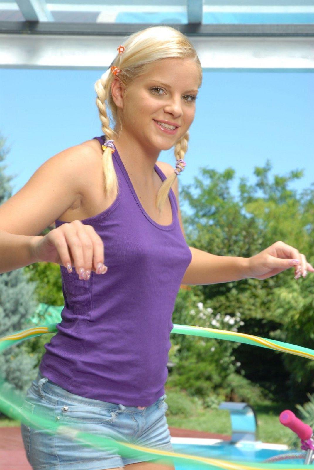 15P Pictures of Young Kimmy fucking herself outside