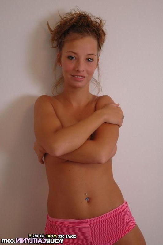 15P Pictures of teen hottie Your Caitlynn hanging out in boyshorts